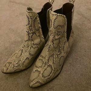 Snake skin boots in black and grey
